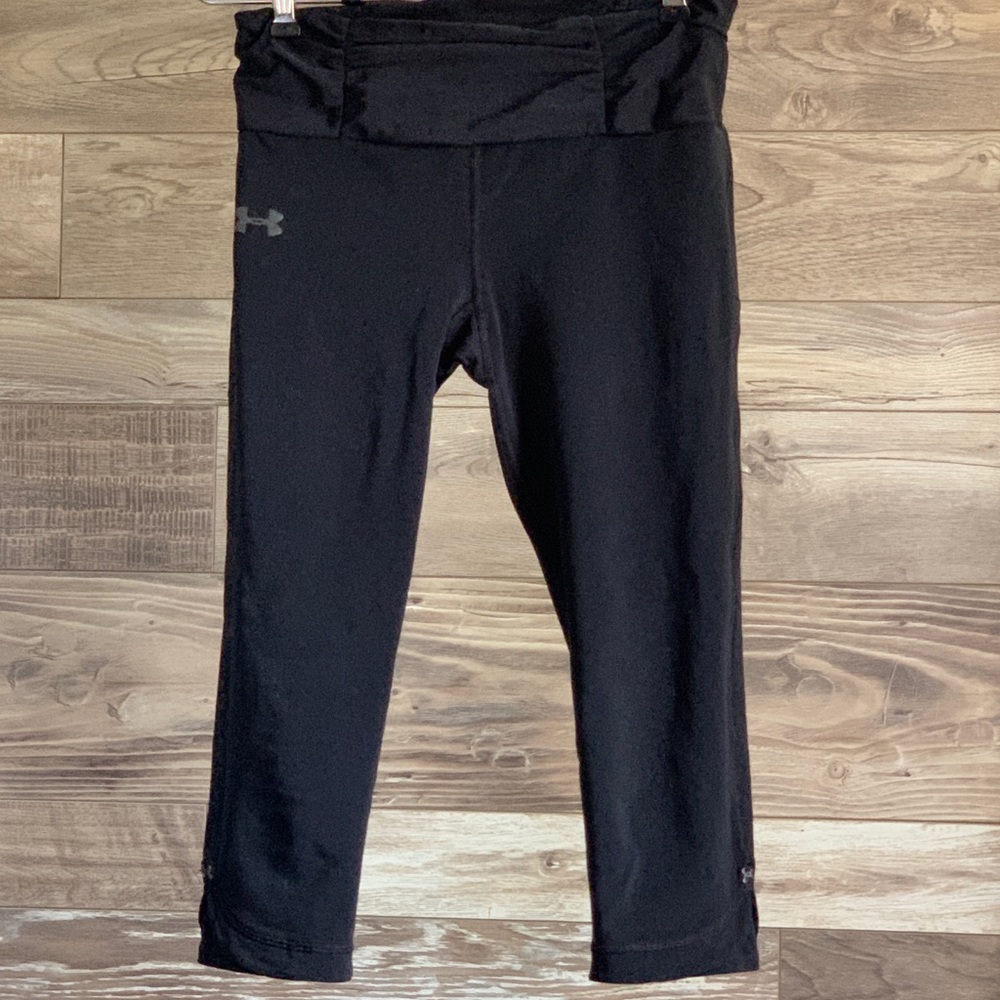 Black under armor crop leggings